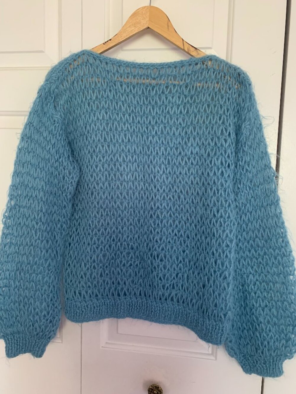 Loose-Knit Light Blue Pull-Over with Lantern Sleeves